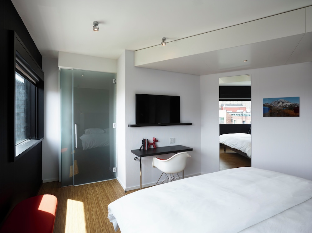 ROOM, KING BED, ACCESSIBLE