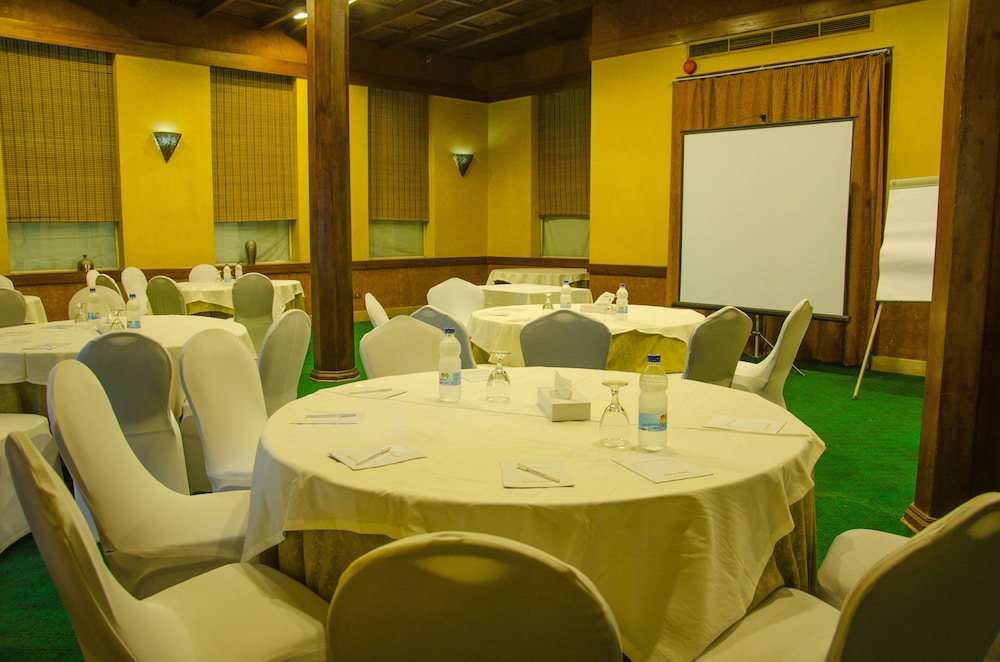 AraCan Grand Pyramids Hotel 43/48