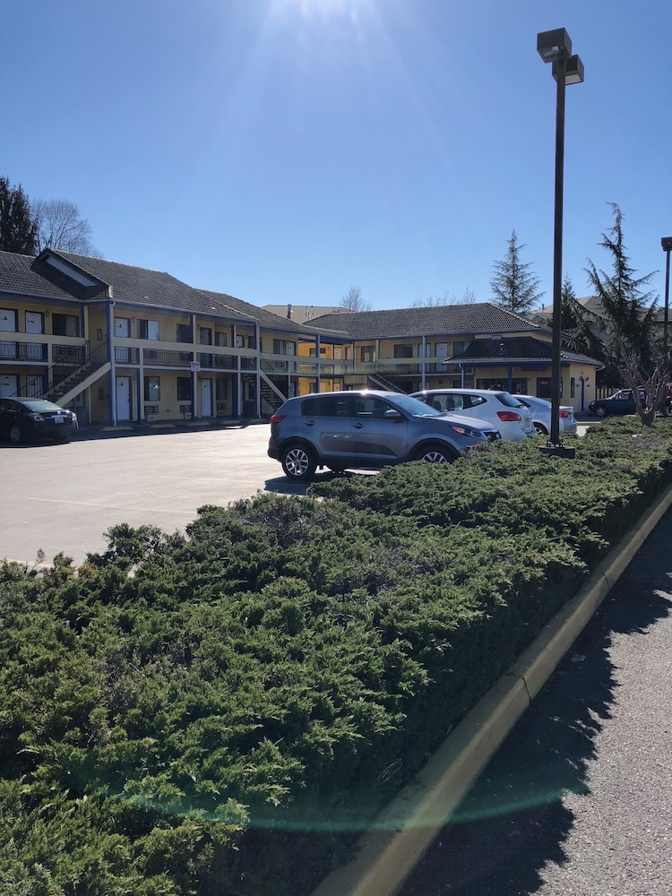 Sumner Motor Inn 5/55