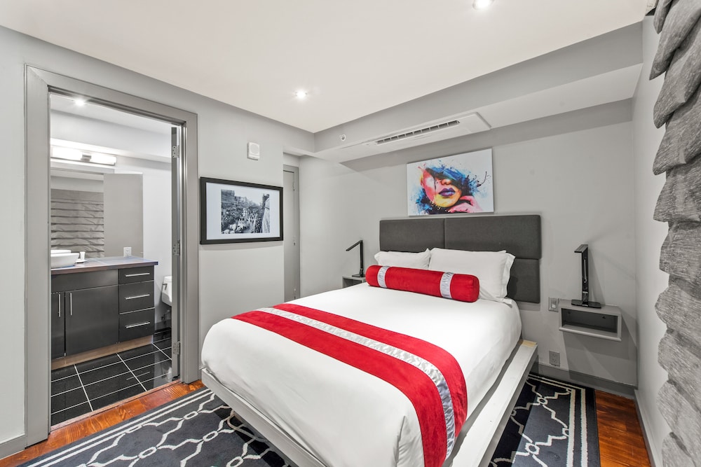 3 Bedrooms, Premium, Suite, 1 Queen and 2 King Beds, Pool Access، The Natchez Vacation Rentals 2/9