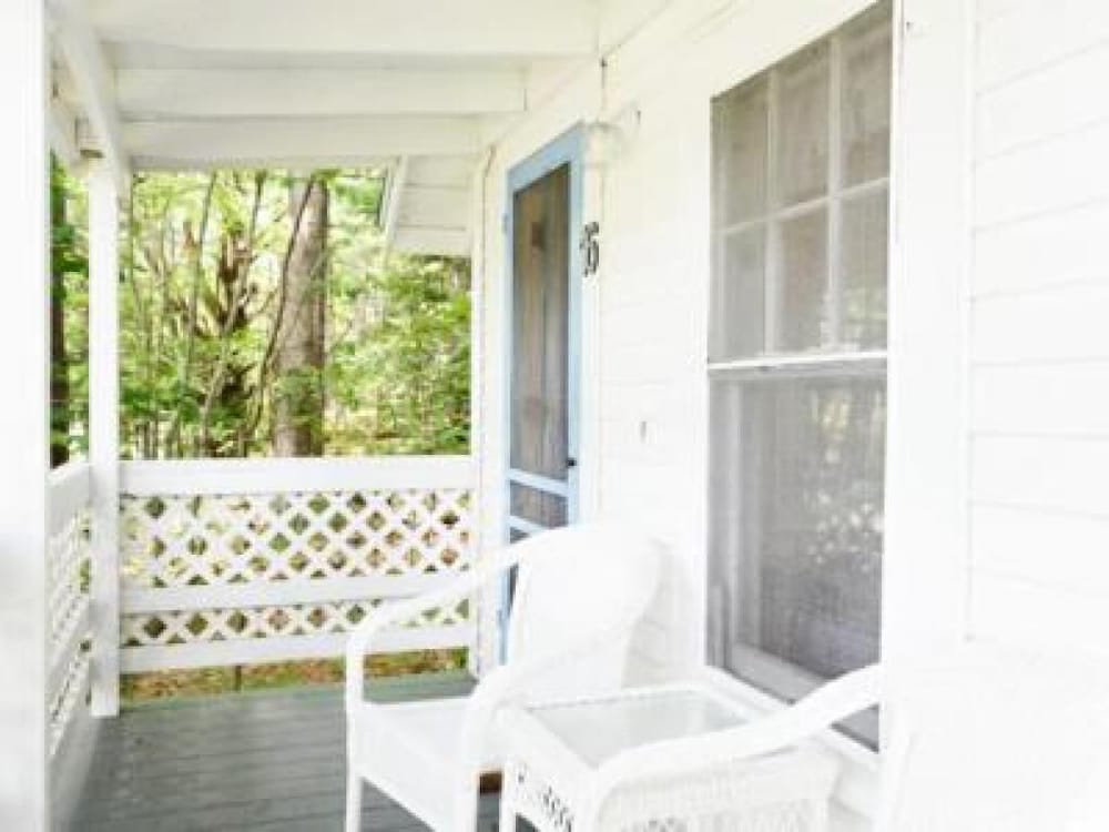 2 River Road Inn & Cottages 49/50
