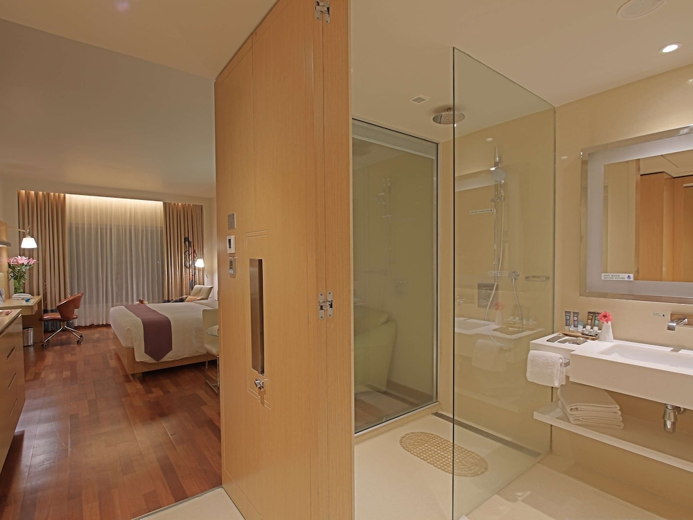 Novotel Visakhapatnam Varun Beach Hotel 8/75