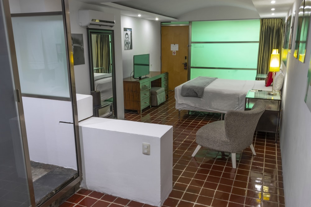 Mayafair Design Hotel 66/67
