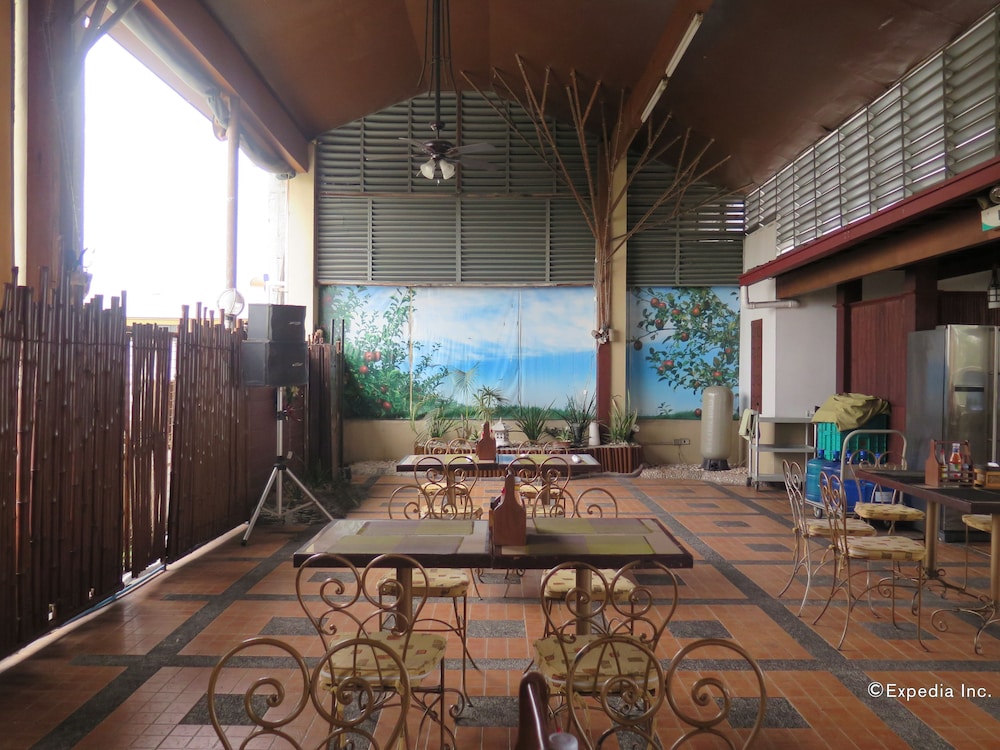OYO 210 Apple Tree Suites 36/37