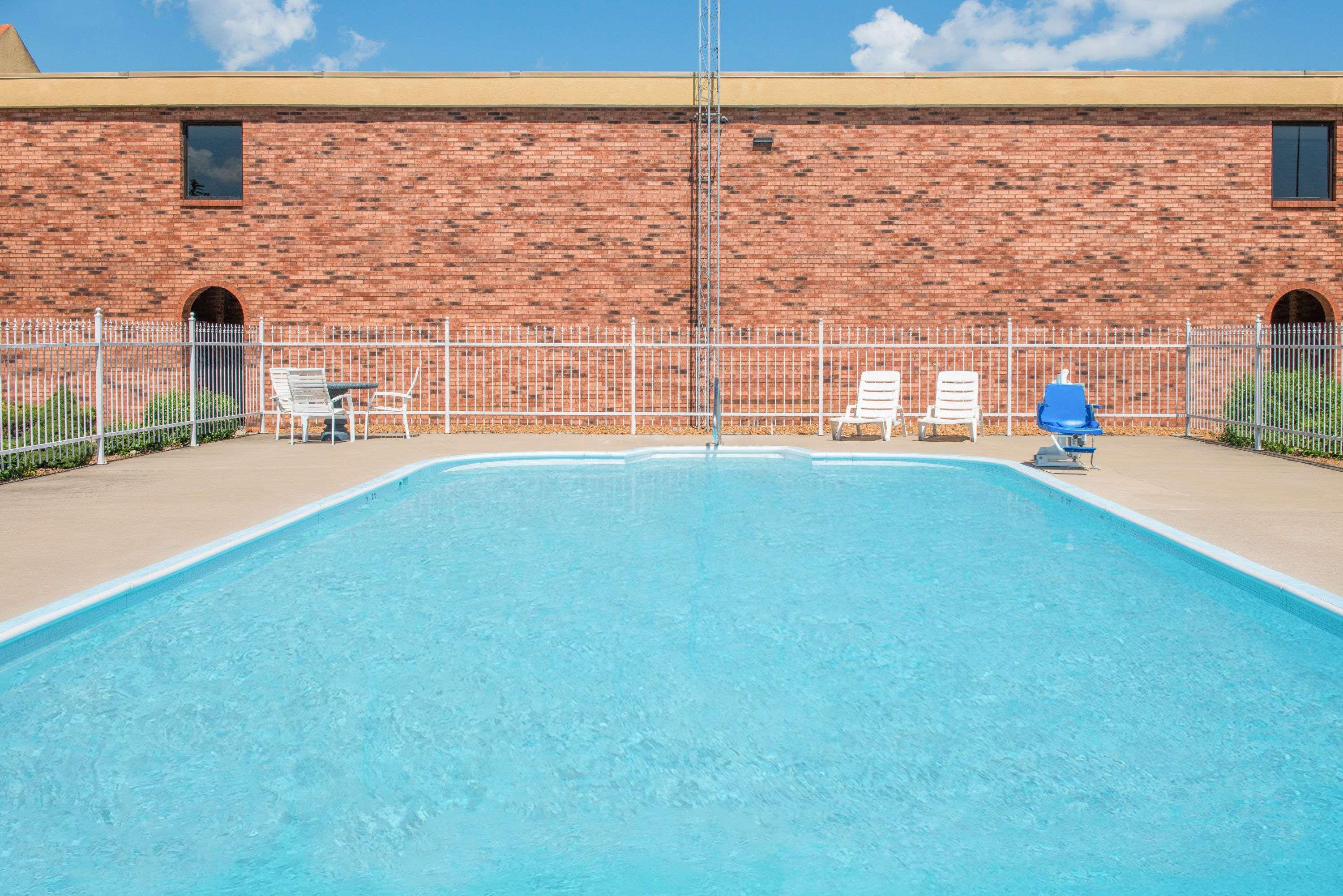 Days Inn by Wyndham Calvert City/Paducah East 12/15