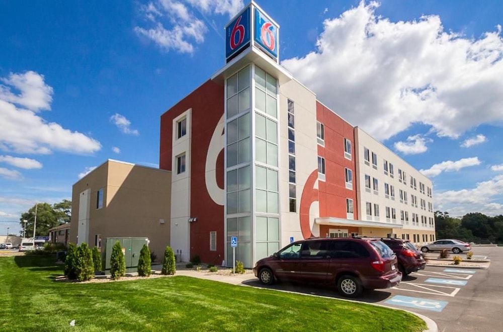 Days Inn by Wyndham South Bend /Notre Dame 27/35