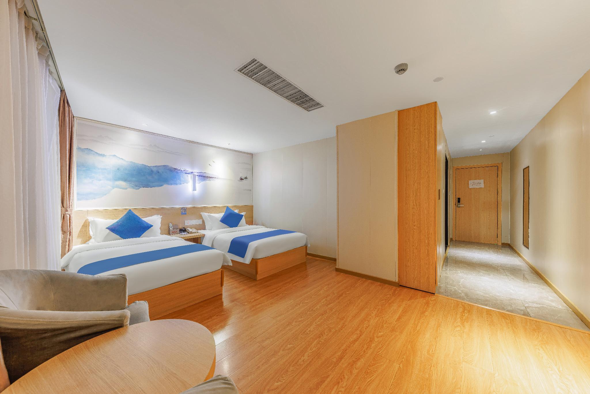 Room, Queen Bed, with View, No Window