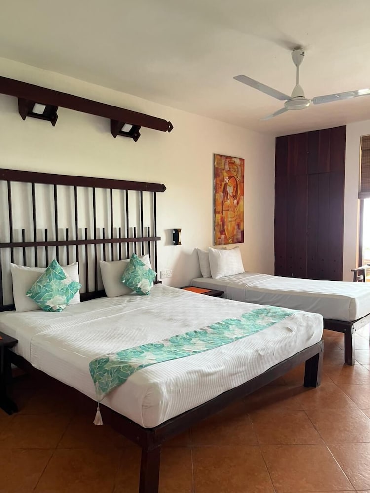Room at Long Beach Resort, KOGGALA