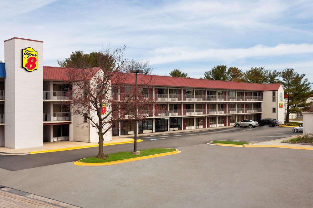 Super 8 by Wyndham Baltimore Northwest 27/40