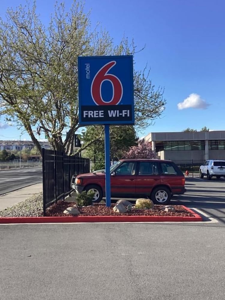 Motel6 Reno, NV - Livestock 33/42