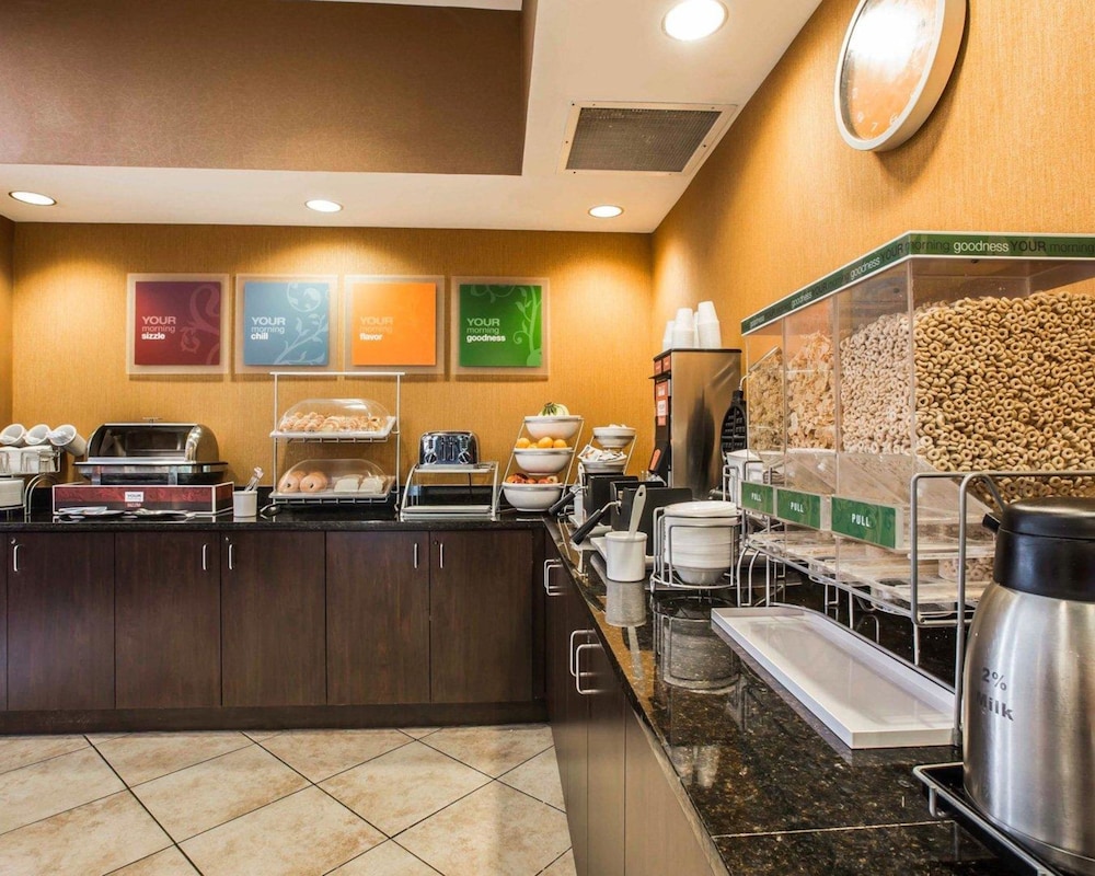 Comfort Suites At WestGate Mall 35/42