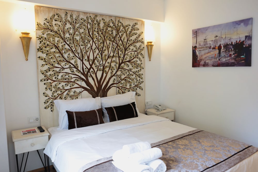 Oriella Hotel 11/40