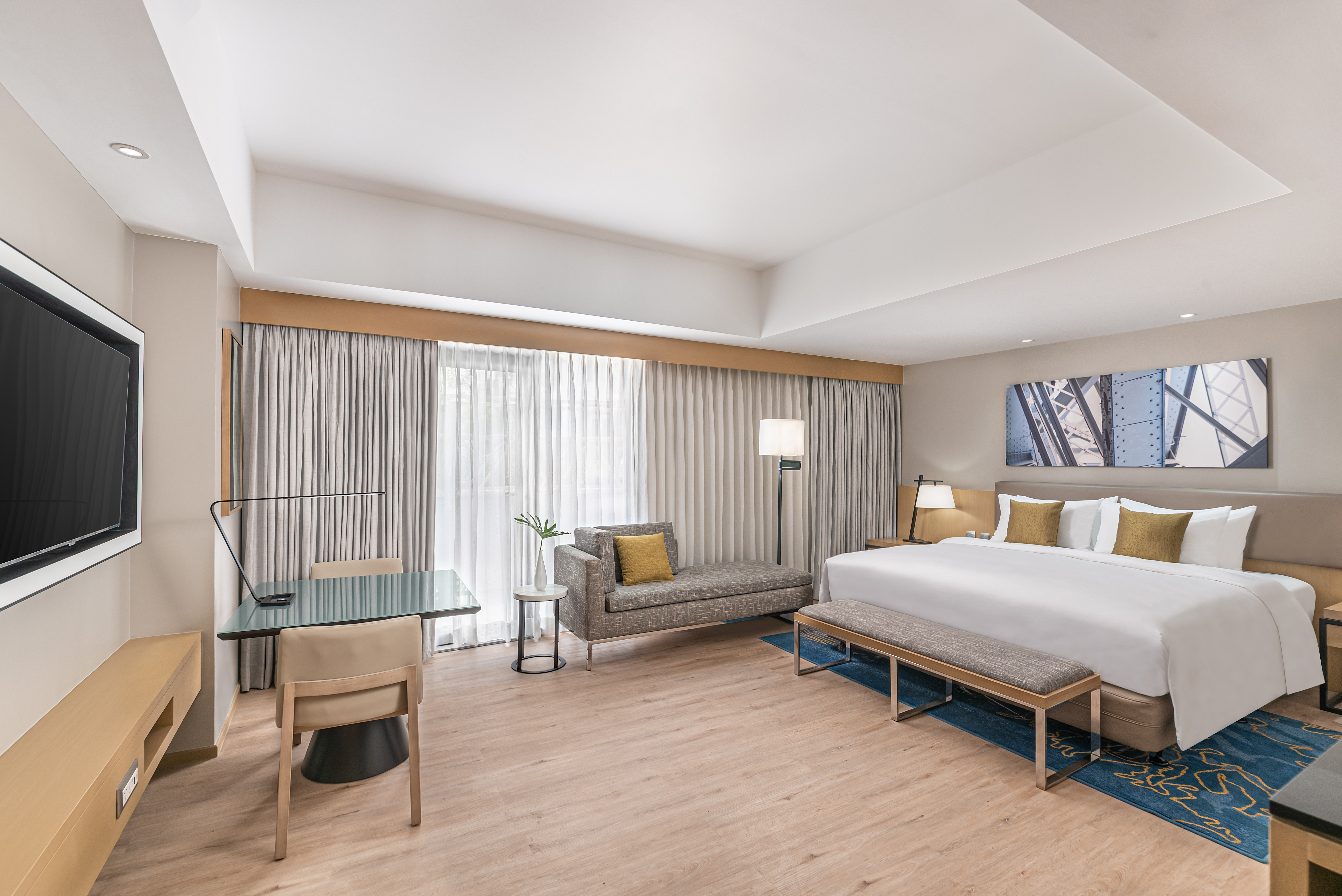 PREMIER, KING BED