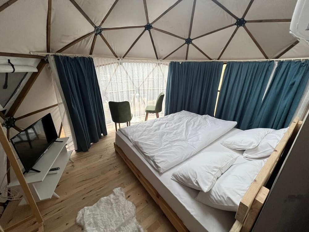 The Hill Glamping 3/47