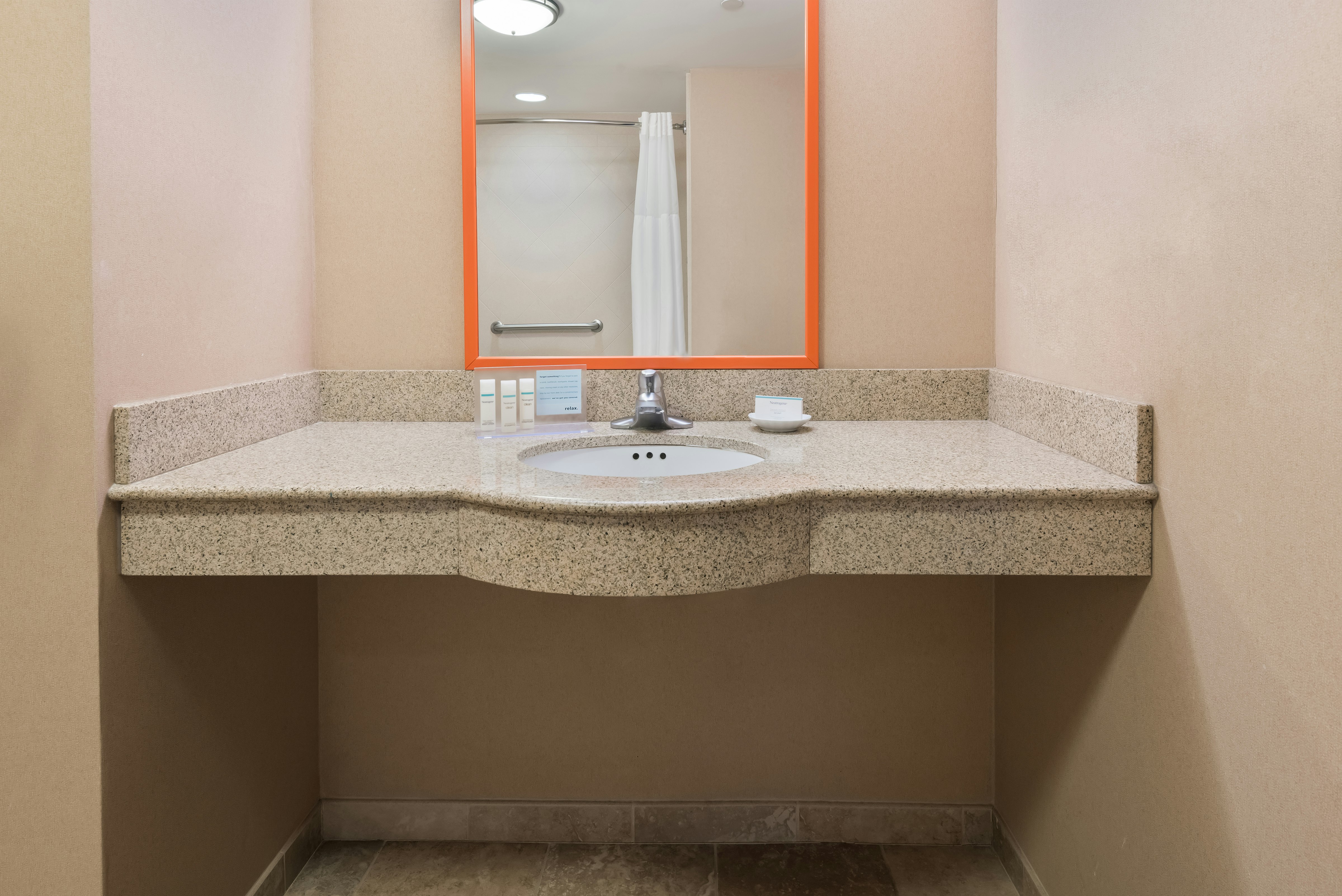 غرفة بسرير كينج لذوي الإعاقة، Hampton Inn Springfield South Enfield 3/3