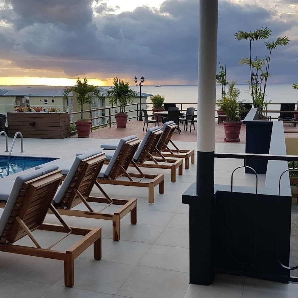 Cara Hotels Trinidad 22/44