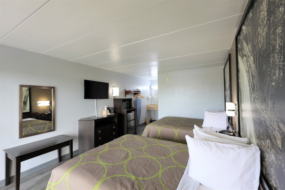 Super 8 By Wyndham Manassas 13/25