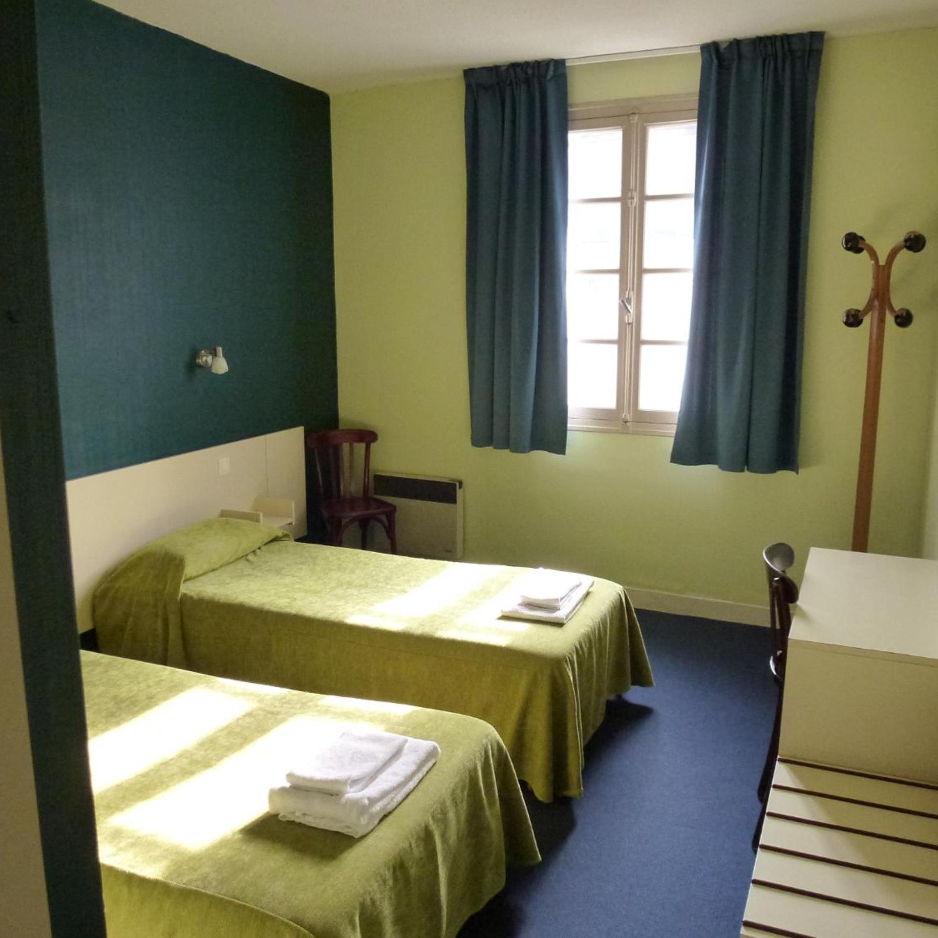 ROOM, TWIN BEDS