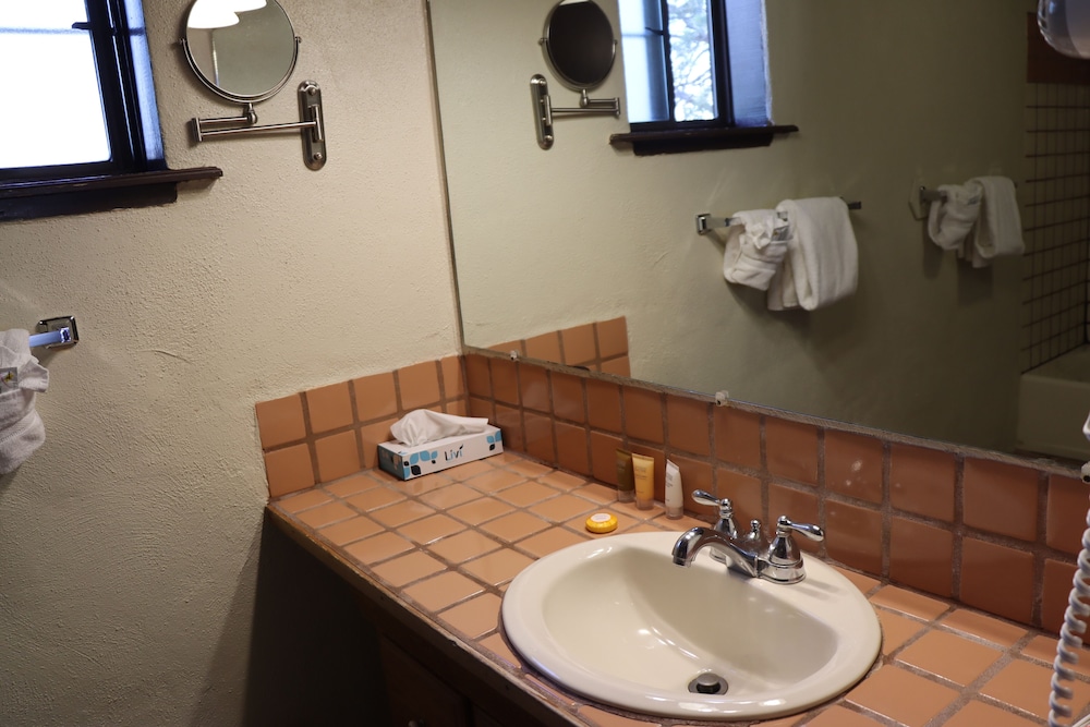 غرفة قياسية بسرير كينج، Sagebrush Inn Suites 8/9