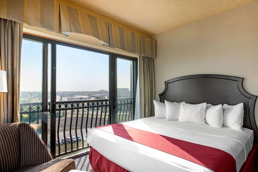 Shoreline Inn Conference Center Ascend Hotel Collection 8/45