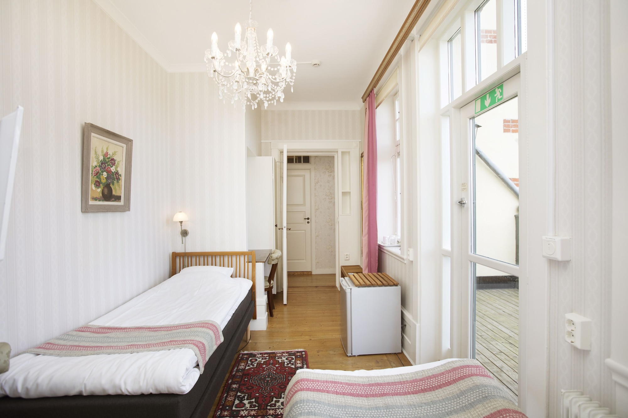 2 Bedrooms, Mini, Triple