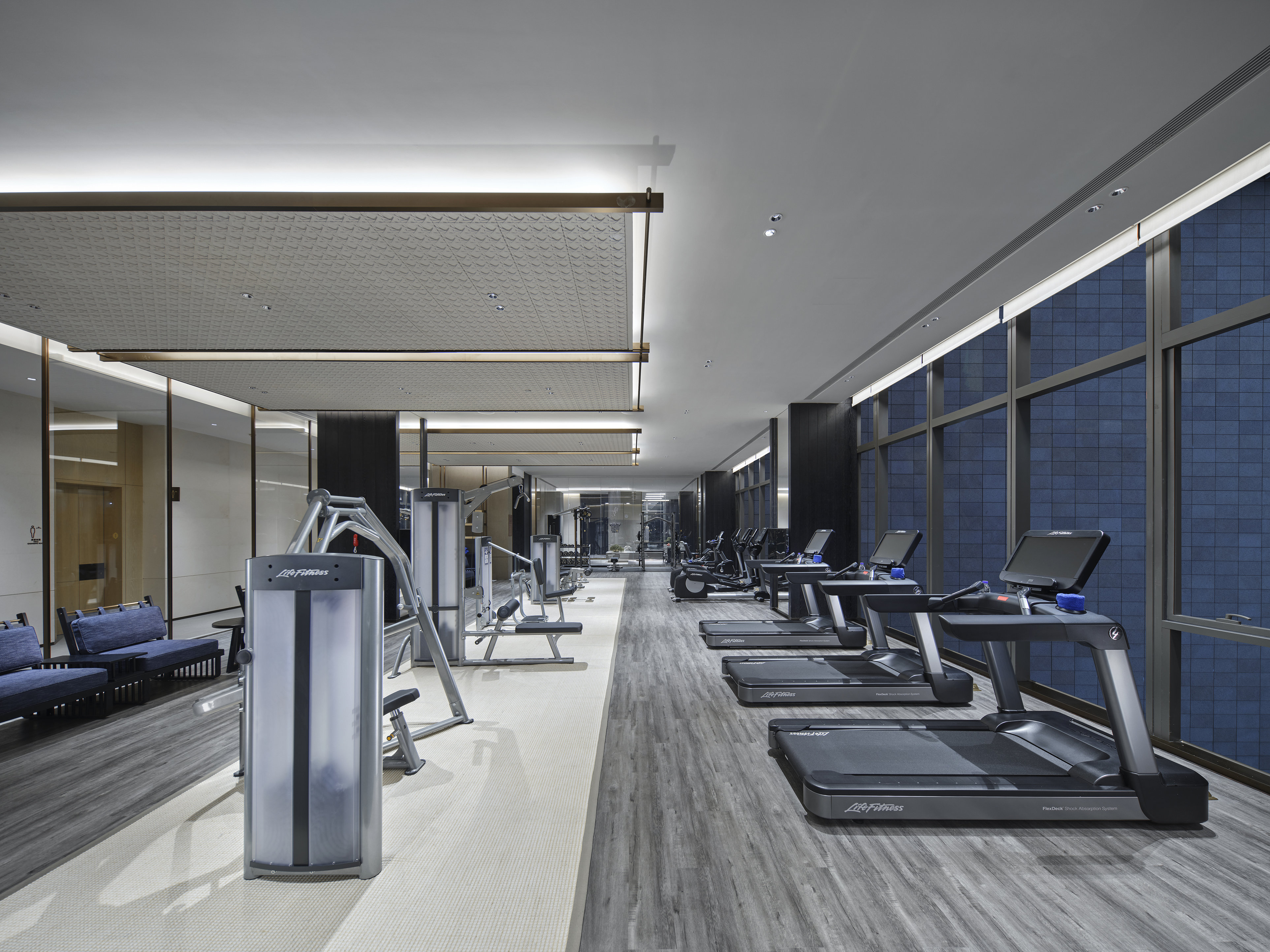 Intercontinental Dongguan 36/76