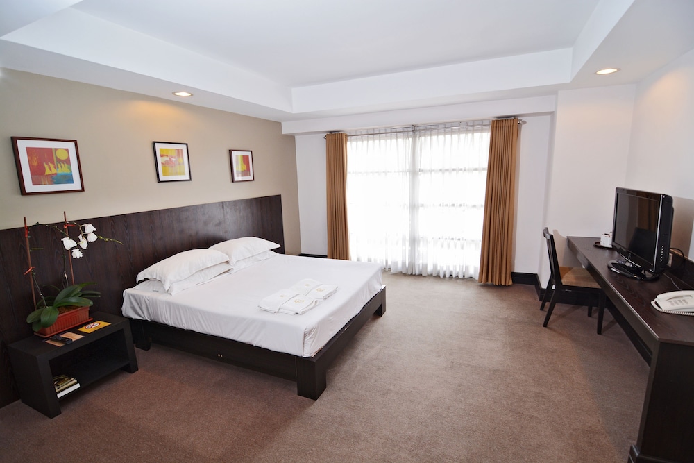 PREMIER, DELUXE, TERRACE