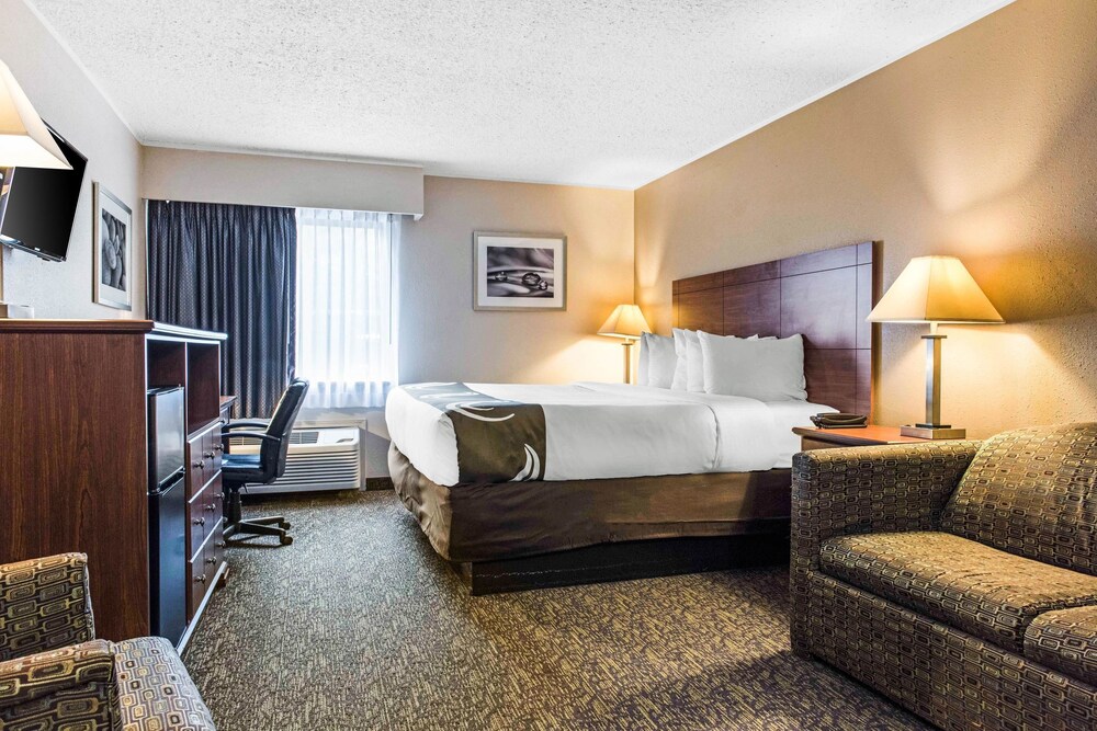 Quality Inn Austintown-Youngstown West 11/35