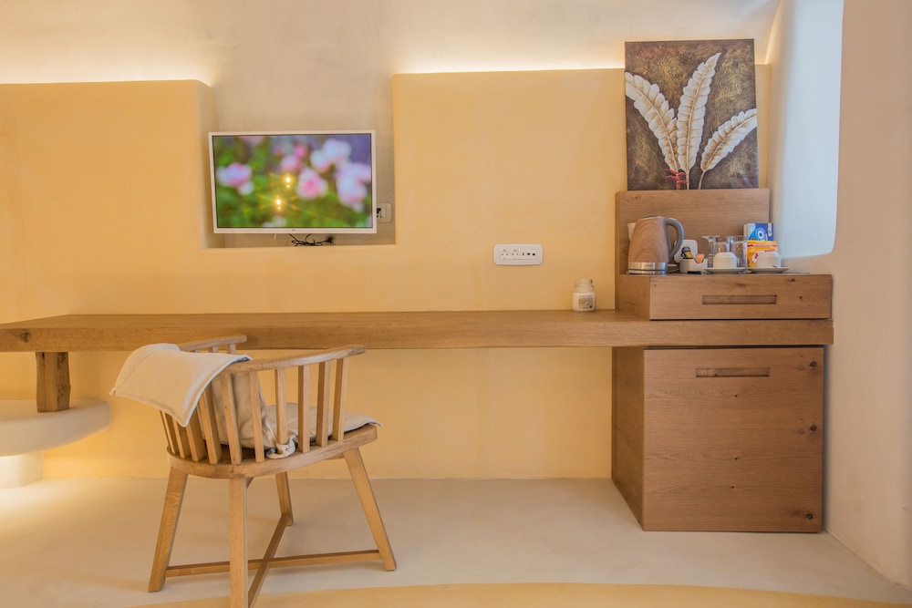Chic Hotel Santorini 5/50