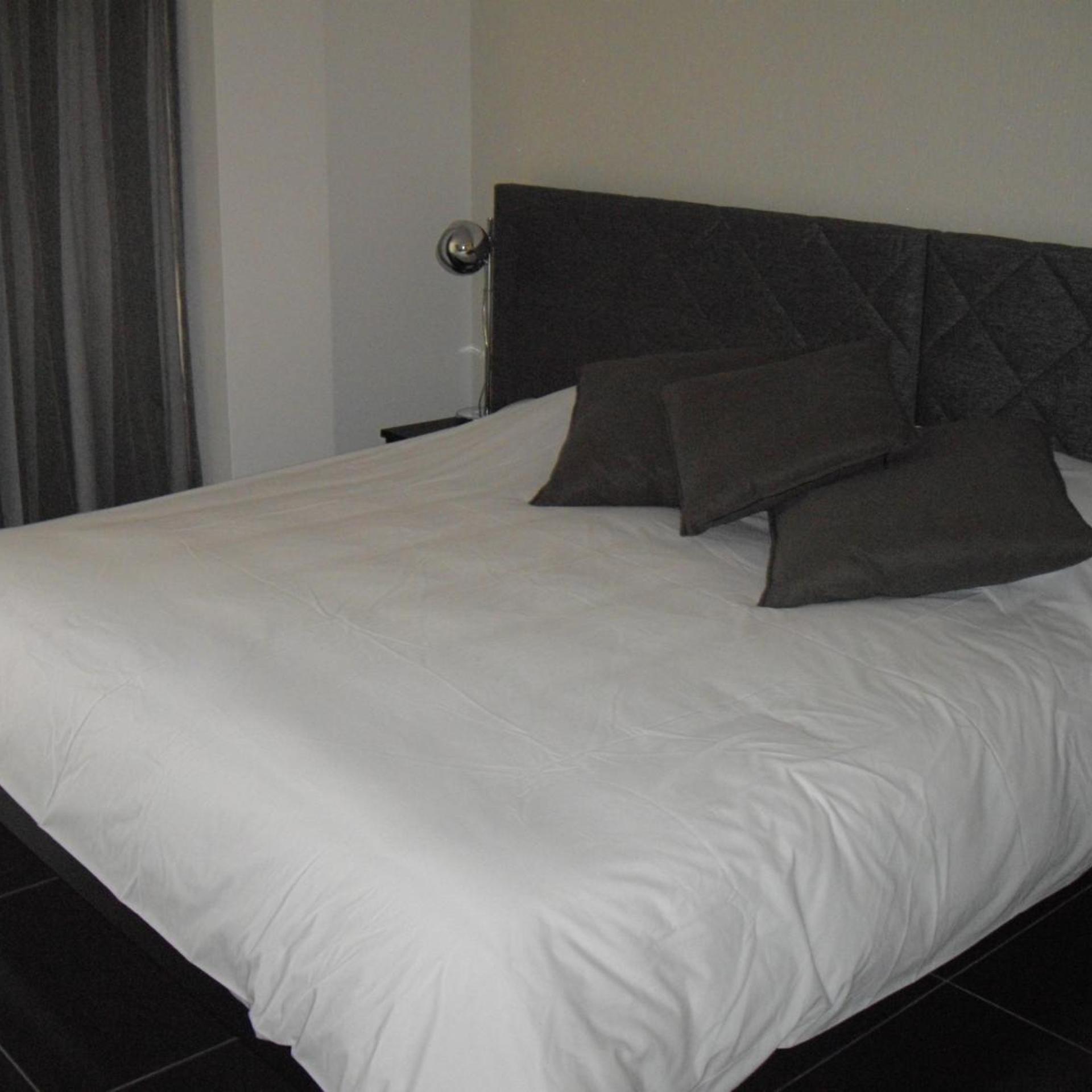 جناح، Crystal Hotel 7/10