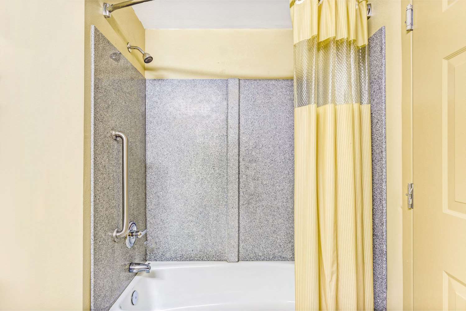 Days Inn & Suites by Wyndham Jeffersonville IN 9/9