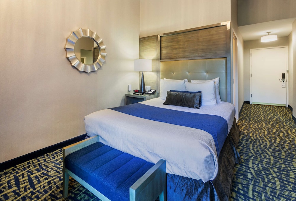 غرفة قياسية بسرير كوين، Robert Treat Hotel 6/8