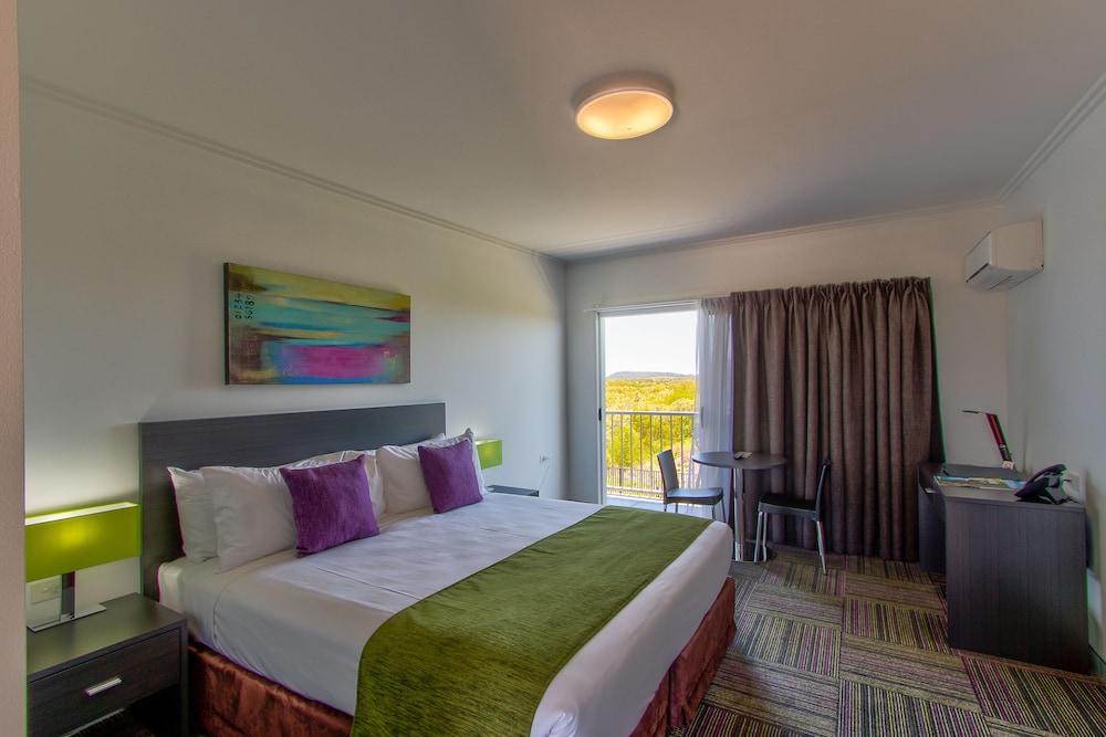 FAMILY, SUITE, KING BED