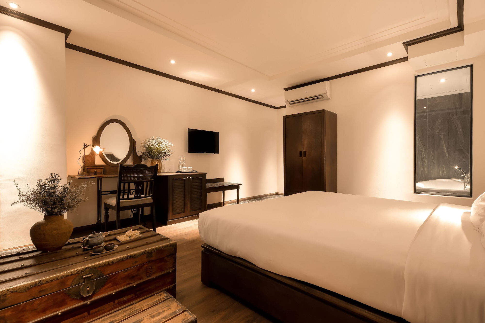 DELUXE, DOUBLE BED