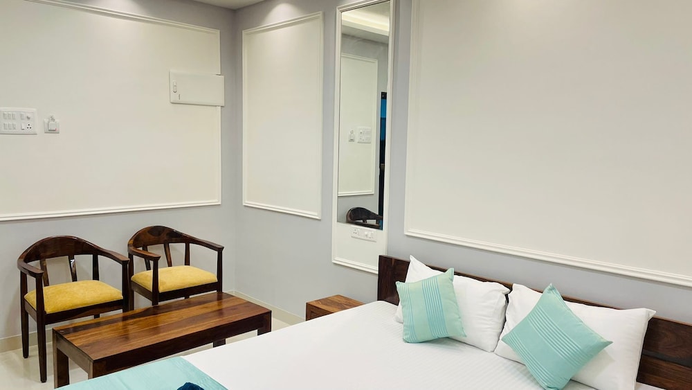 Monarch Suites 9/40