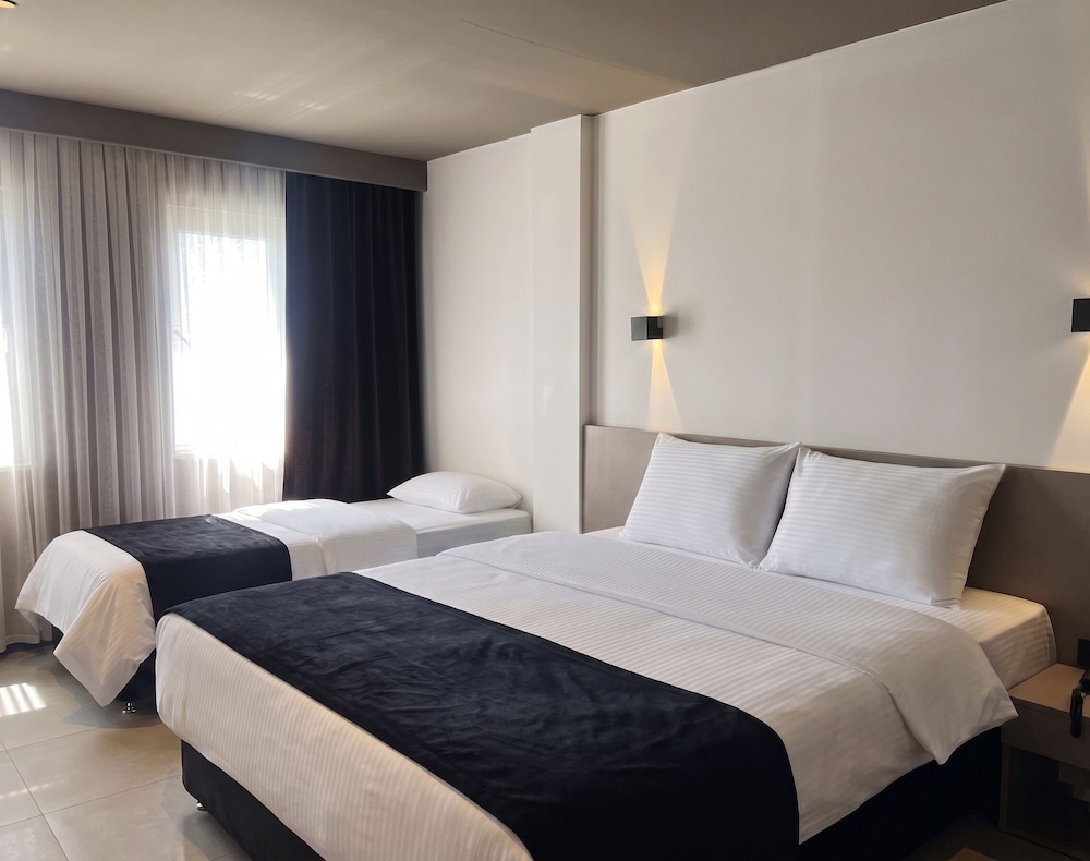 ZINOS HOTEL 7/37