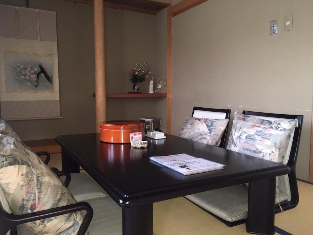 Breezbay Hotel & Resort Gero 68/77