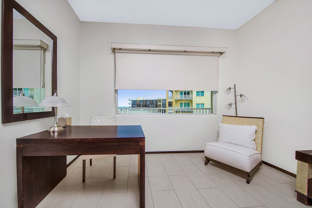Peninsula Island Resort Spa All Suites 38/66