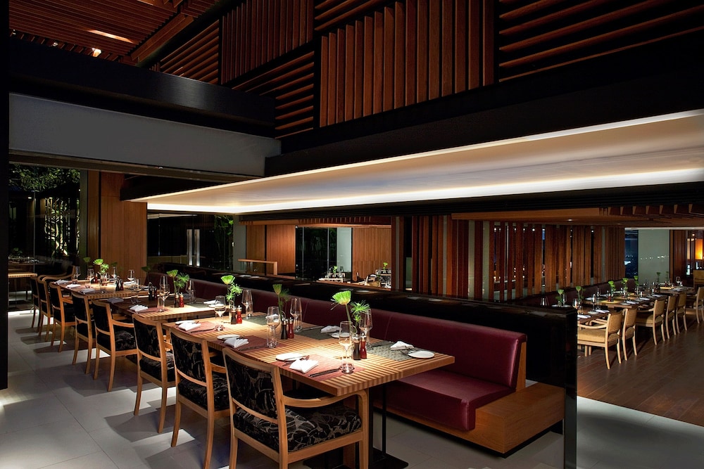JC Kevin Sathorn Bangkok Hotel (ex. Anantara Sathorn Bangkok Hotel) 44/64