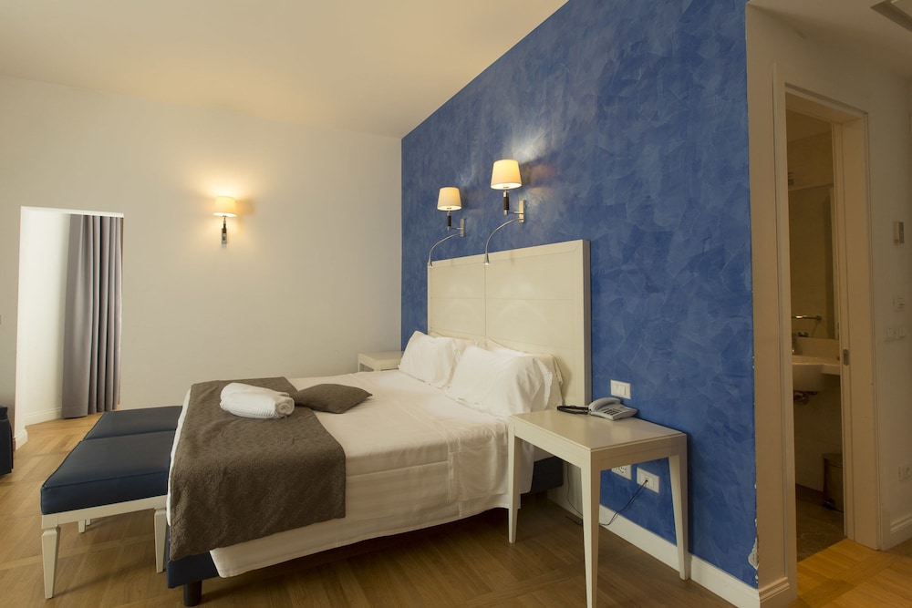 FLORIS HOTEL 47/73