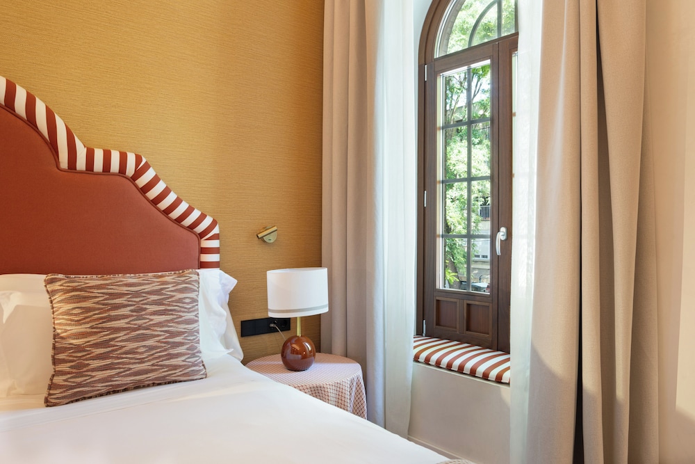 PREMIUM, KING BED