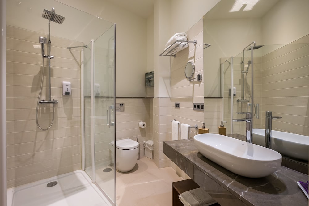 Welldone Cathedral Suites 40/50