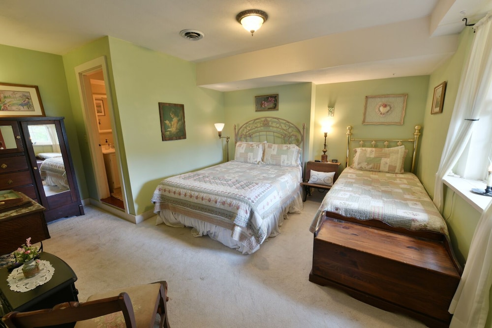 The Pines of Dresden Bed and Breakfast 9/50