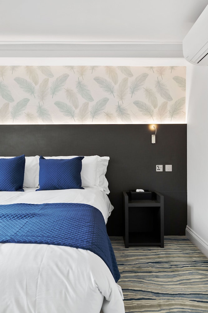 Commodore Hotel London 23/55
