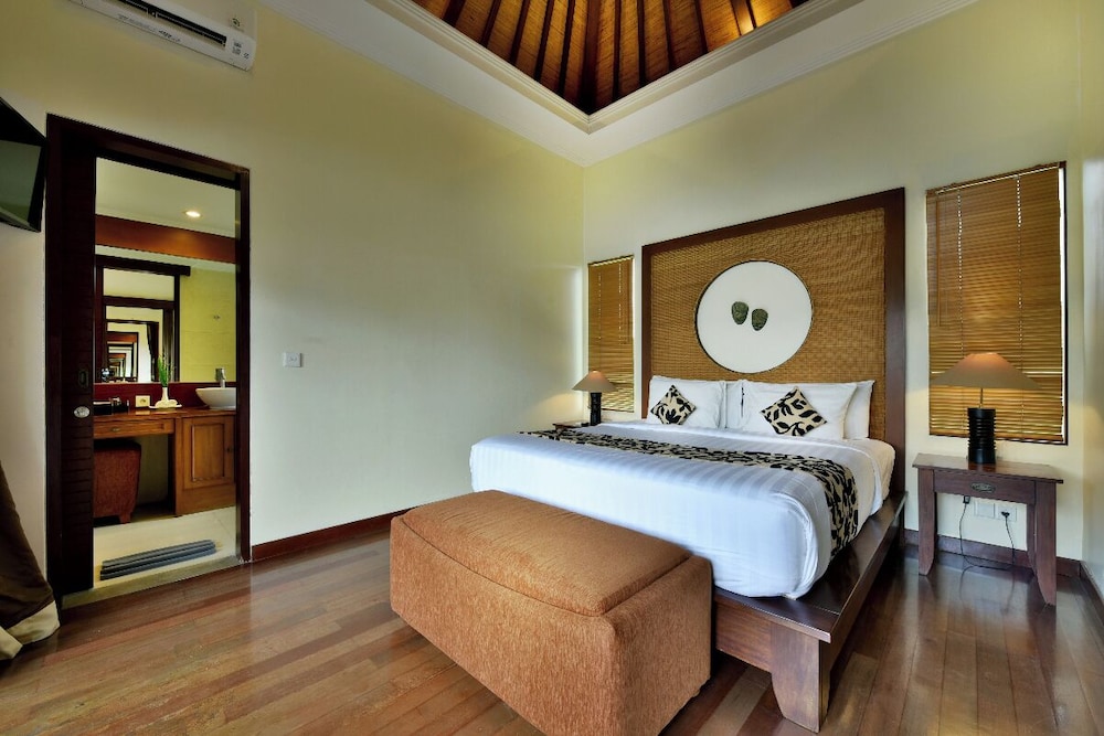 The Khayangan Dreams Seminyak 10/50
