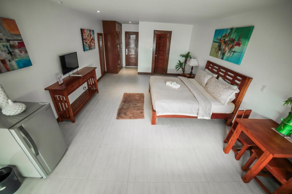 Bataan White Corals Beach Resort 20/42