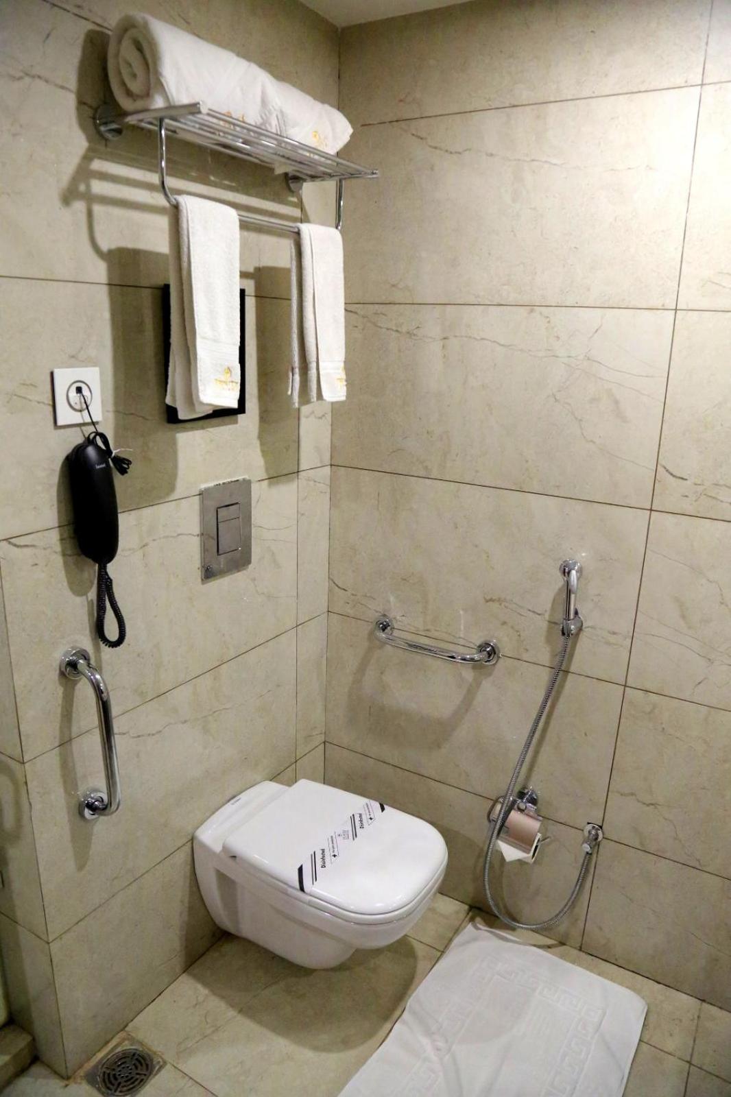 Hotel Trinity Grand 25/29