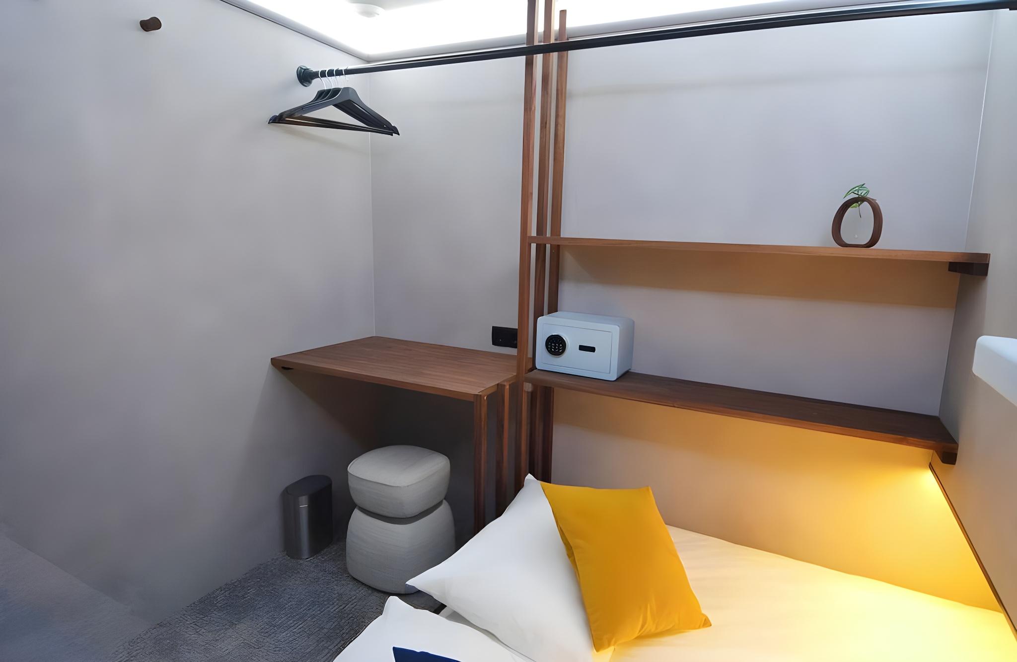 Basic, Double Bed