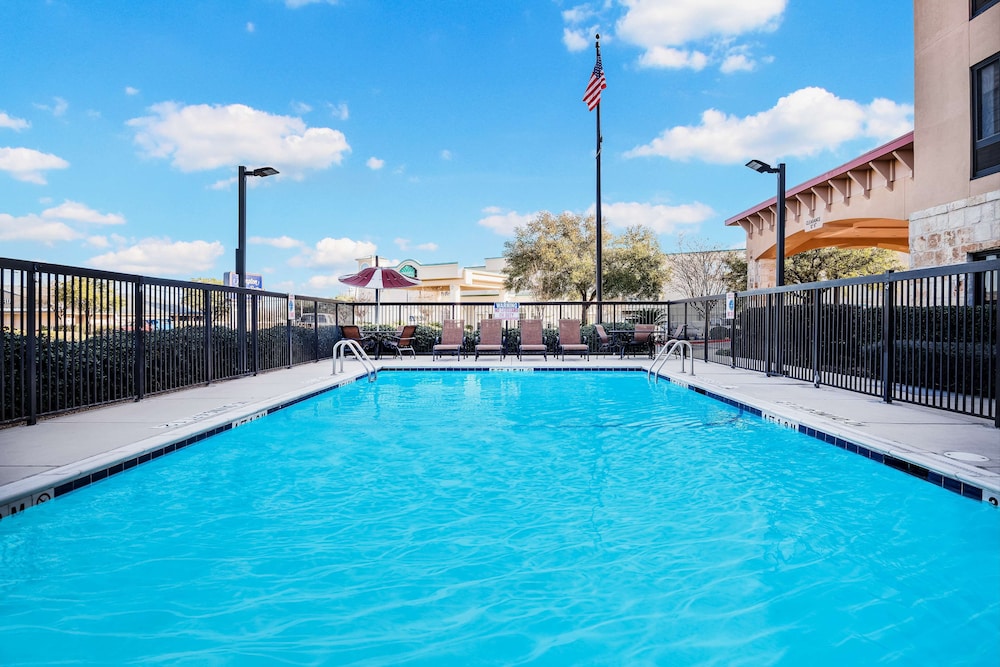 Hampton Inn Suites San Marcos 2/44