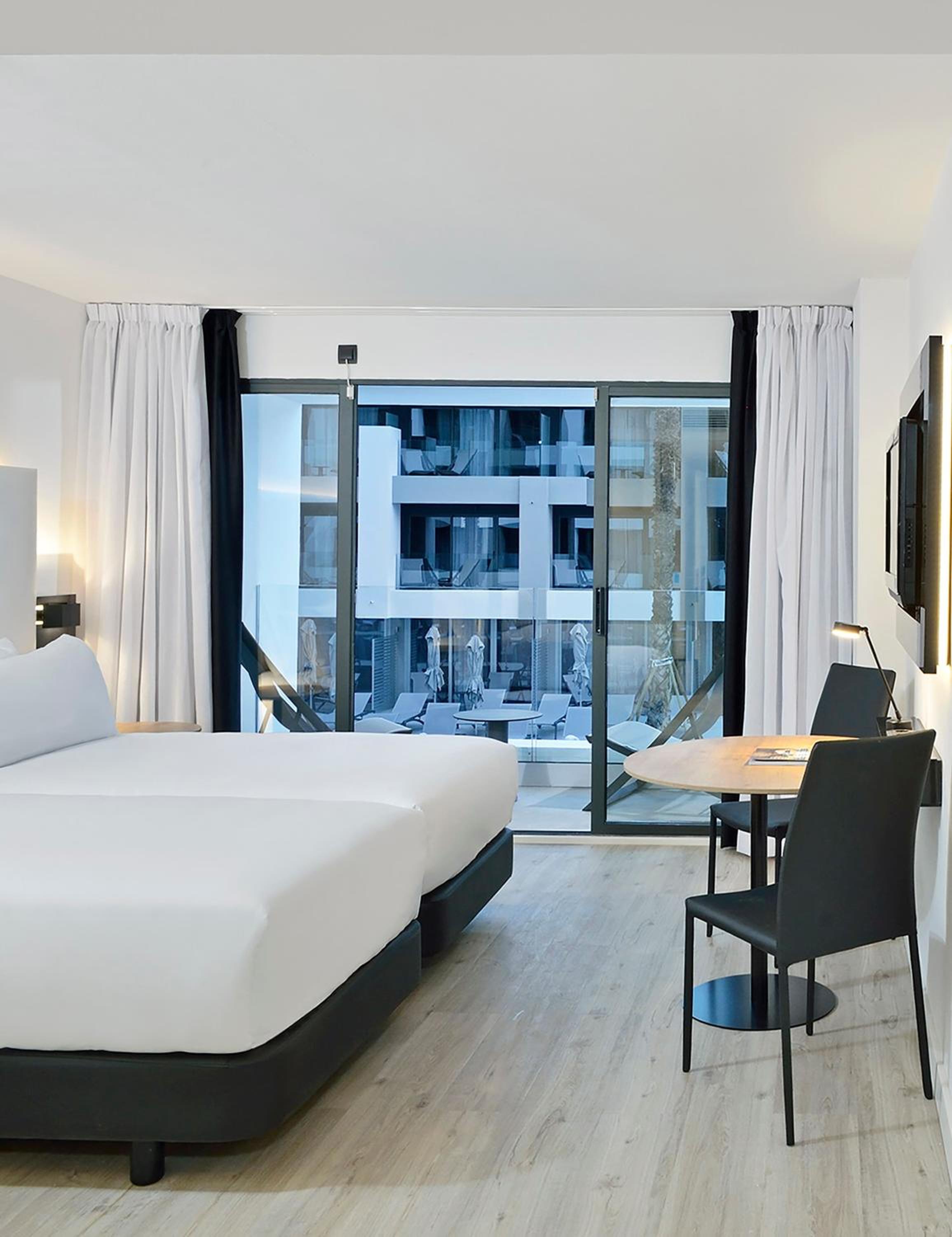 Town House, Twin Beds